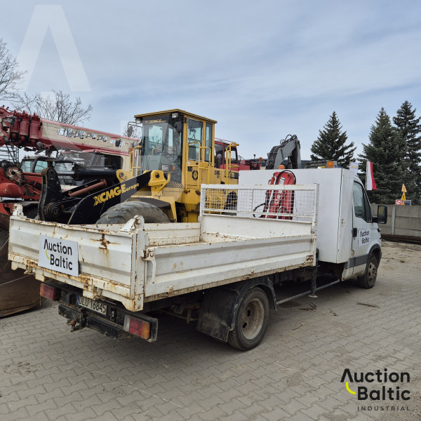 Iveco 35C 12 with HDS