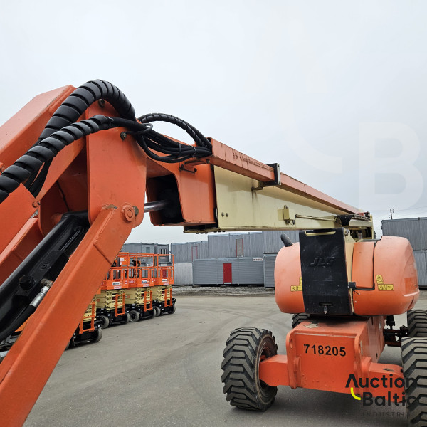 JLG 800 AJ