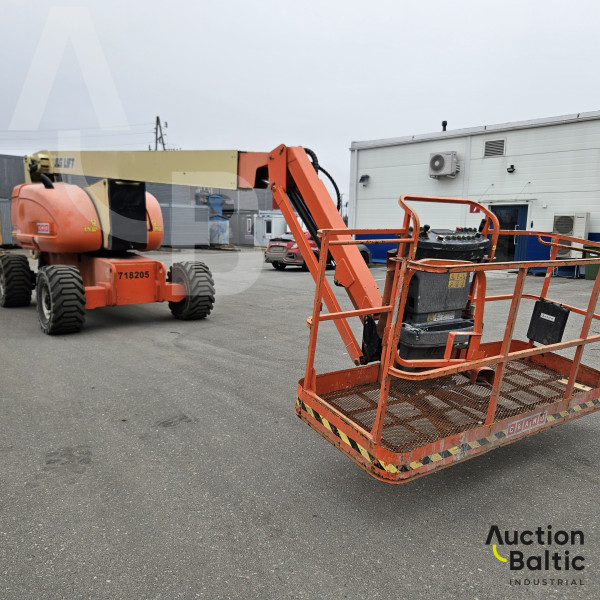 JLG 800 AJ