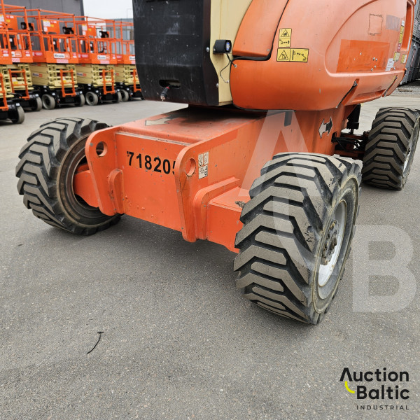 JLG 800 AJ