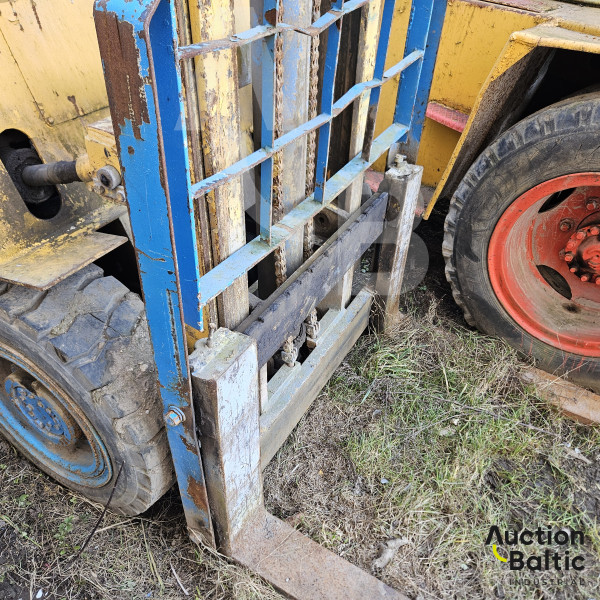 Forklift