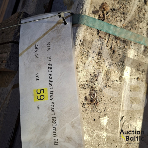 Solar panel mounting and fastening elements