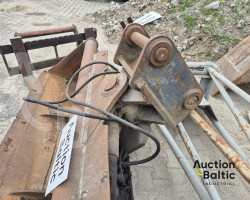 Hydraulic ditching bucket