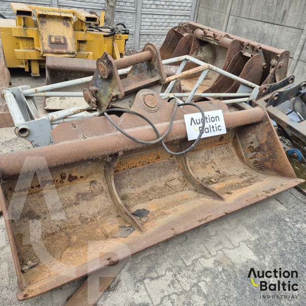 Hydraulic ditching bucket