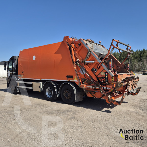 Volvo FM330