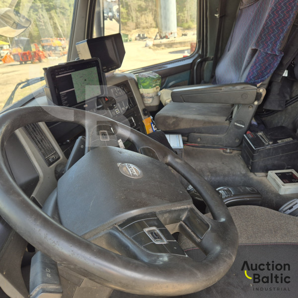 Volvo FM330