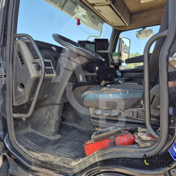 Volvo FM330
