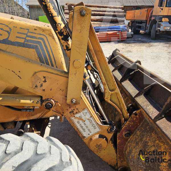 CASE 580 LE