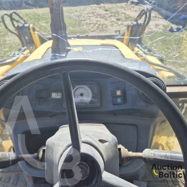New Holland B 100 C