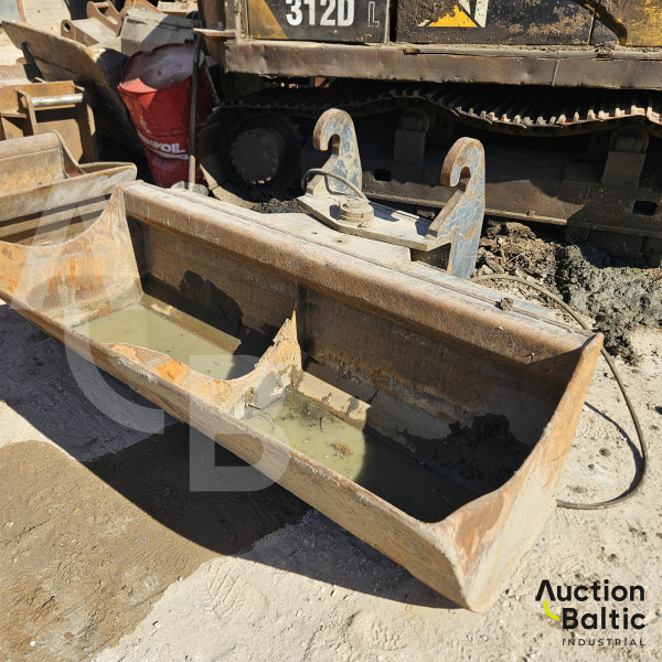 Ditch cleaning bucket