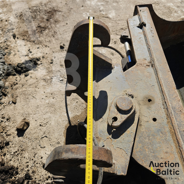 Ditch cleaning bucket