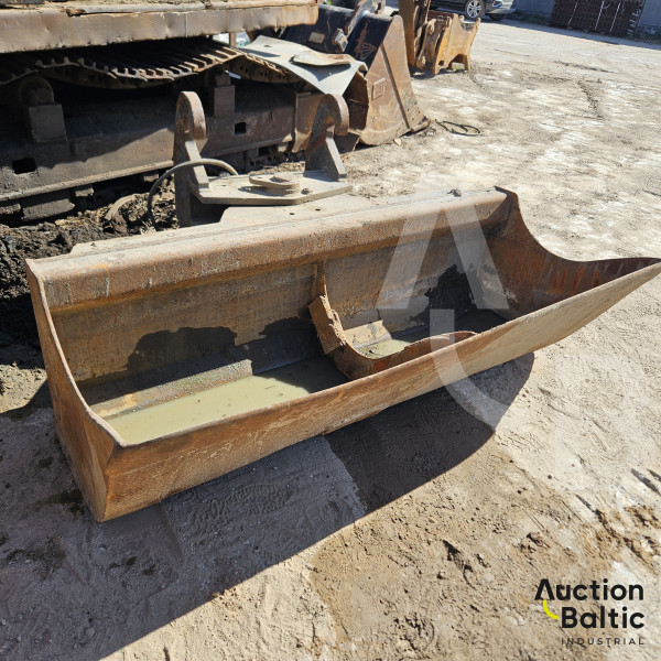 Ditch cleaning bucket