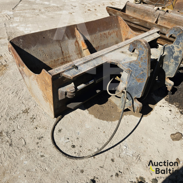 Ditch cleaning bucket
