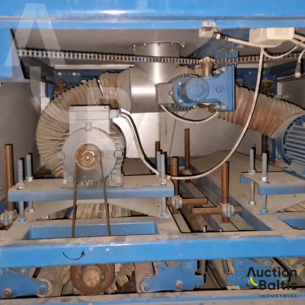 Wood sanding machine
