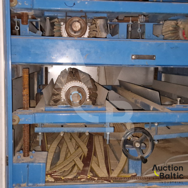 Wood sanding machine