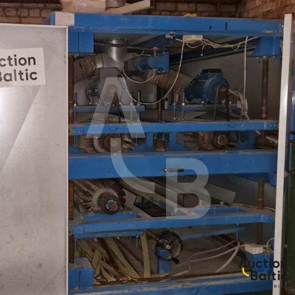 Wood sanding machine