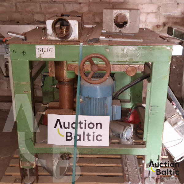 Wood milling machine