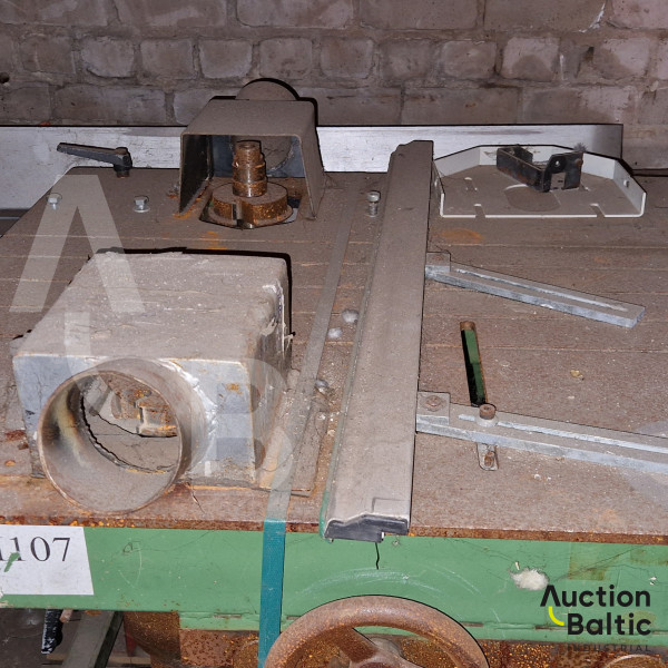 Wood milling machine