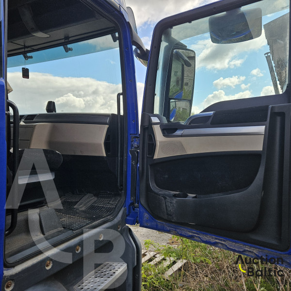 MAN TGX 18.460 + MCCAULEY 3136