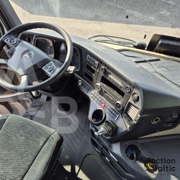 Mercedes-Benz Actros 1845