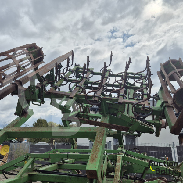 Laumetris field cultivator