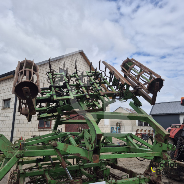 Laumetris field cultivator