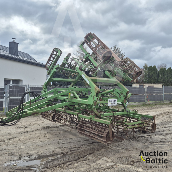 Laumetris field cultivator