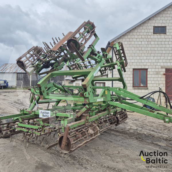 Laumetris field cultivator