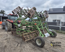 Laumetris field cultivator