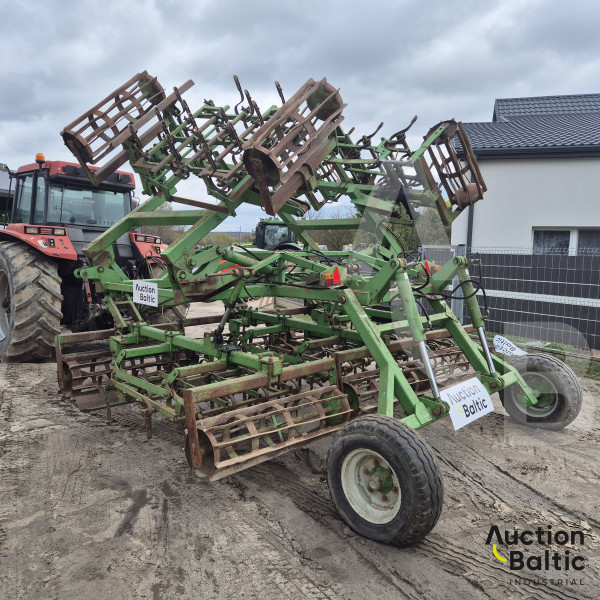 Laumetris field cultivator