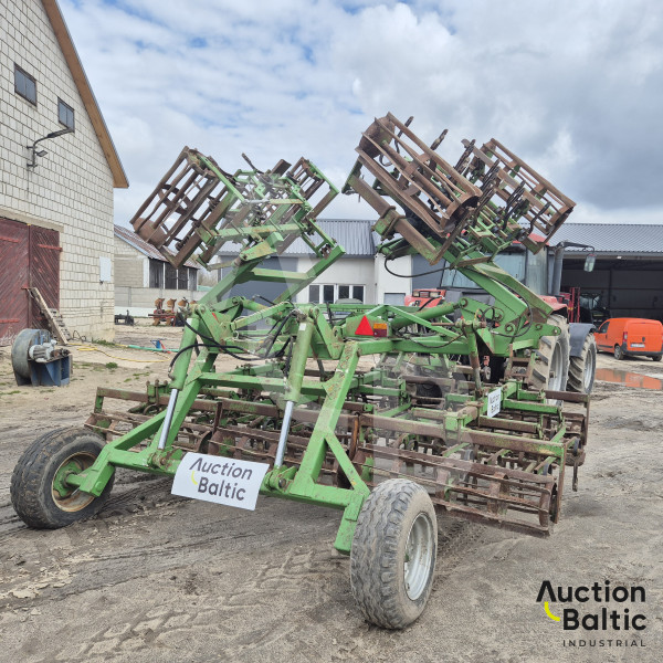 Laumetris field cultivator