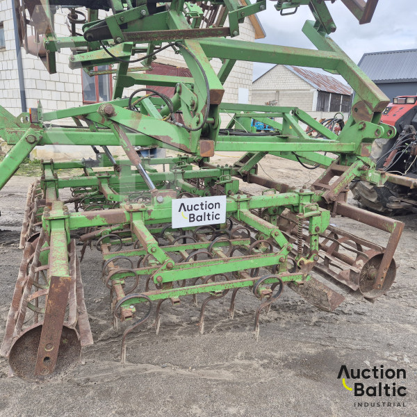 Laumetris field cultivator