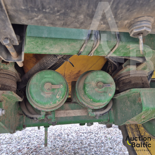 John Deere 740