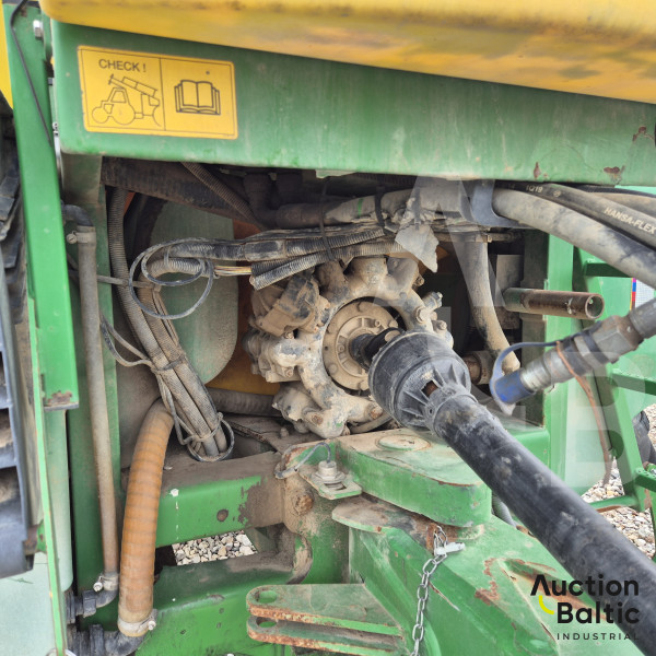 John Deere 740