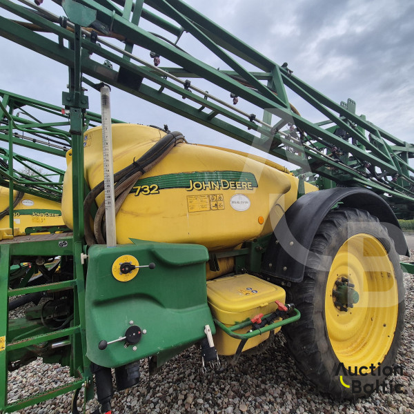 John Deere 732