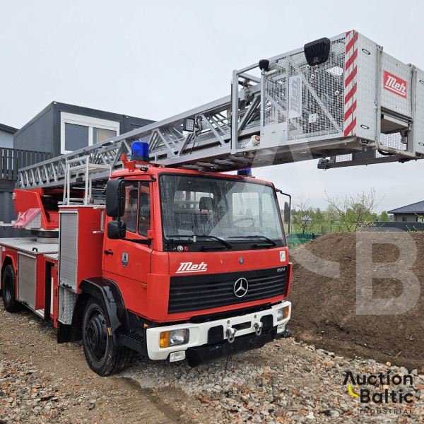 Mercedes-Benz 1524 METZ DLK 23-12