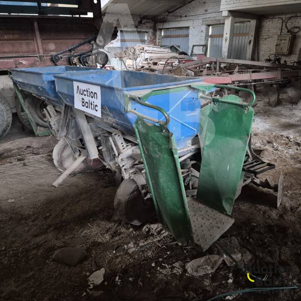 Potato planter