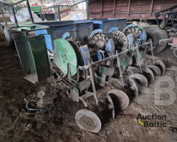 Potato planter