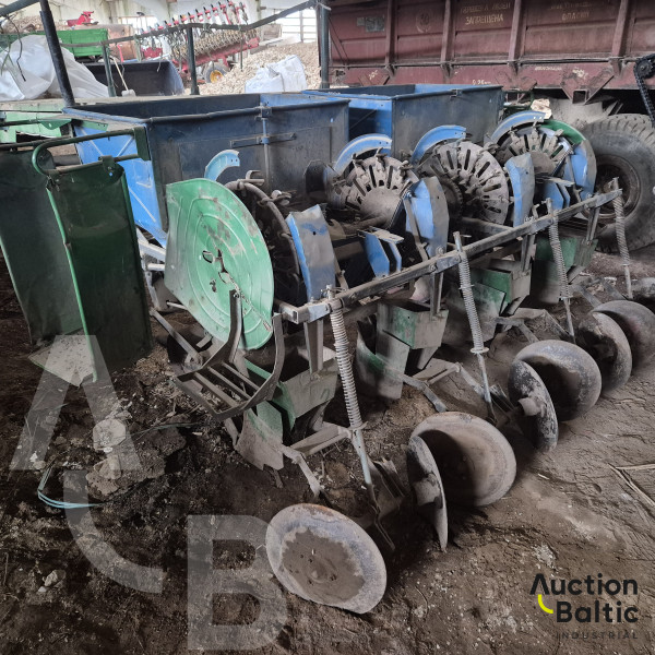 Potato planter