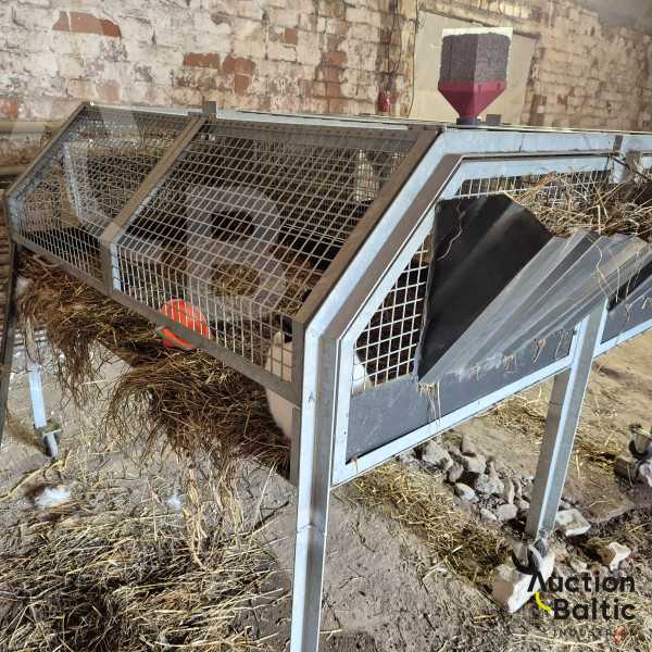 Animal cages (35 units)