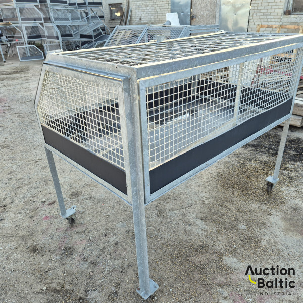 Animal cages (35 units)