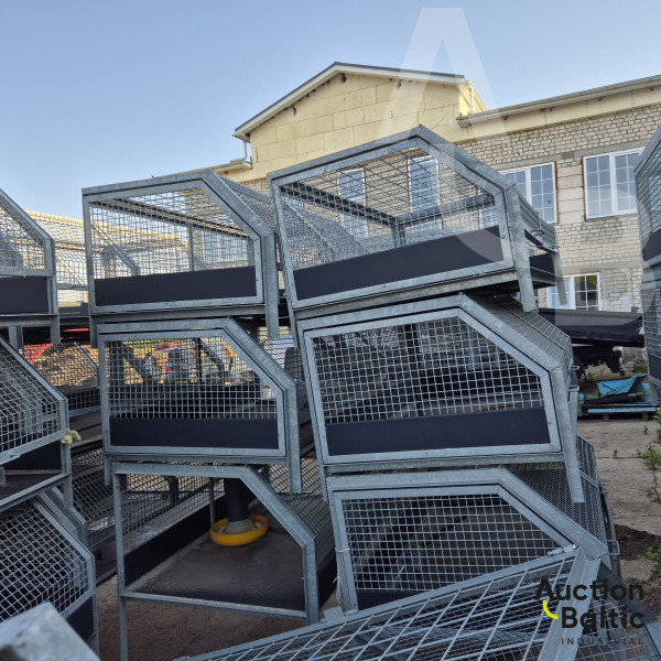 Animal cages (35 units)