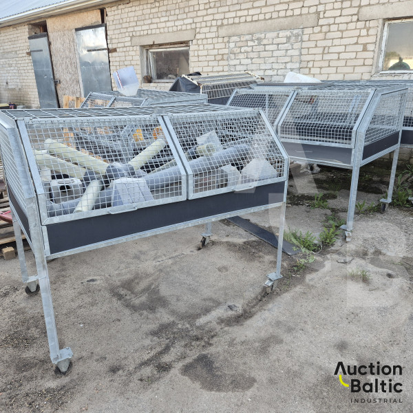 Animal cages (35 units)