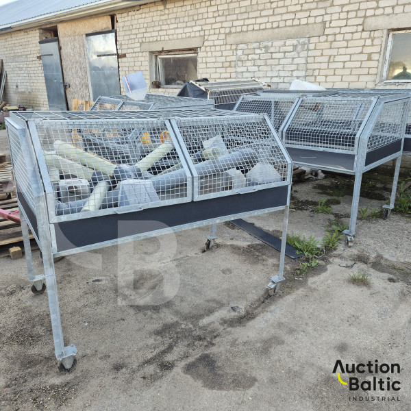 Animal cages (35 units)