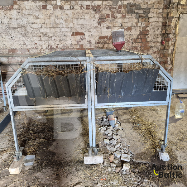 Animal cages (35 units)