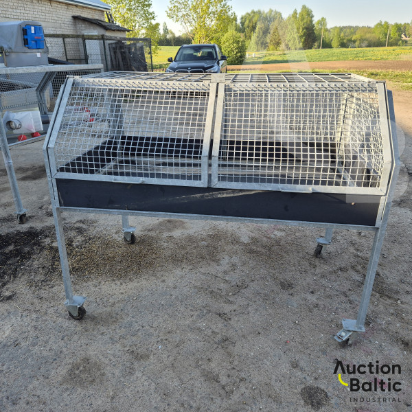 Animal cages (35 units)