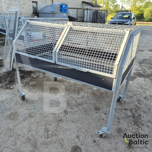 Animal cages (35 units)