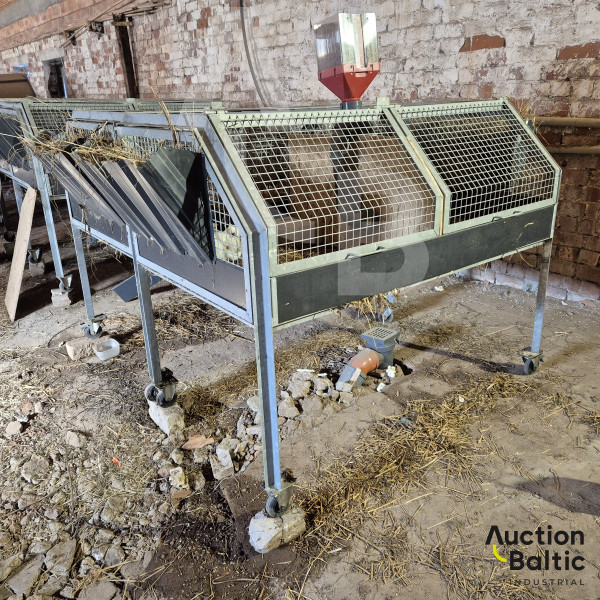 Animal cages (35 units)