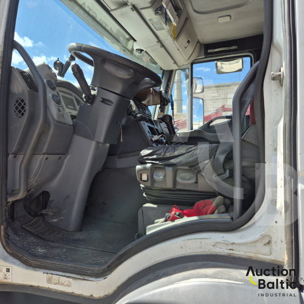 Iveco AD260T35 + Palfinger PK36002