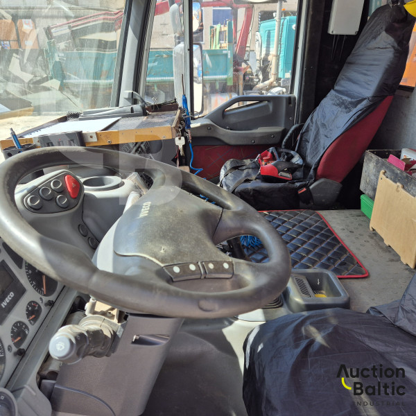 Iveco AD260T35 + Palfinger PK36002
